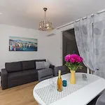 Apartment Hitri